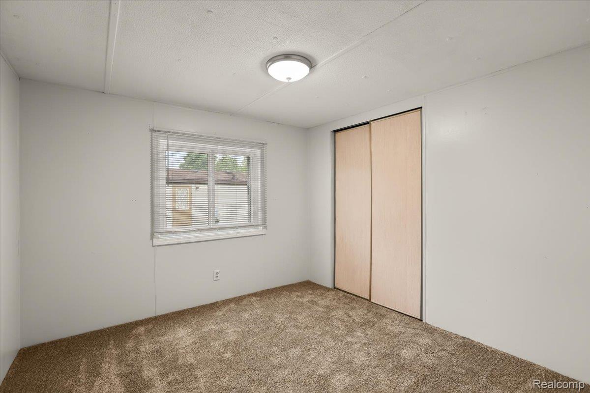 Shelby Charter Township, Michigan 48315, United States, 2 Bedrooms Bedrooms, ,1 BathroomBathrooms,Residential,Active,146900