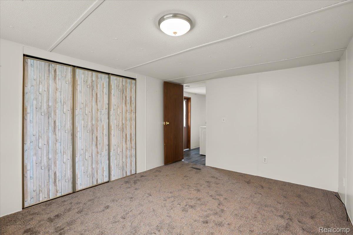 Shelby Charter Township, Michigan 48315, United States, 2 Bedrooms Bedrooms, ,1 BathroomBathrooms,Residential,Active,146900