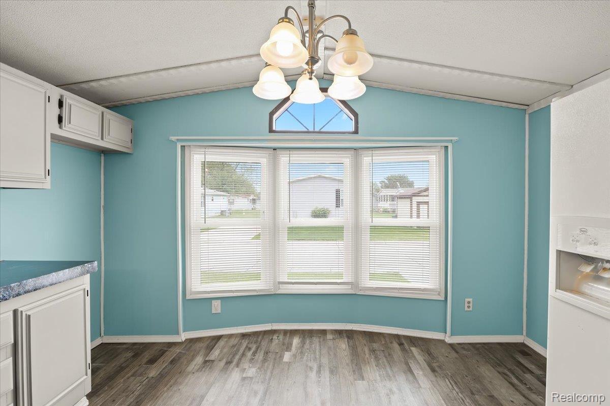 Shelby Charter Township, Michigan 48315, United States, 2 Bedrooms Bedrooms, ,1 BathroomBathrooms,Residential,Active,146900