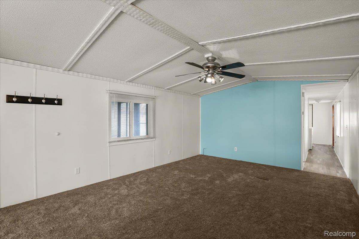 Shelby Charter Township, Michigan 48315, United States, 2 Bedrooms Bedrooms, ,1 BathroomBathrooms,Residential,Active,146900