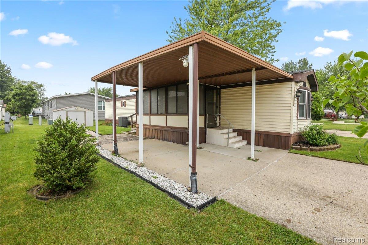 Shelby Charter Township, Michigan 48315, United States, 2 Bedrooms Bedrooms, ,1 BathroomBathrooms,Residential,Active,146900