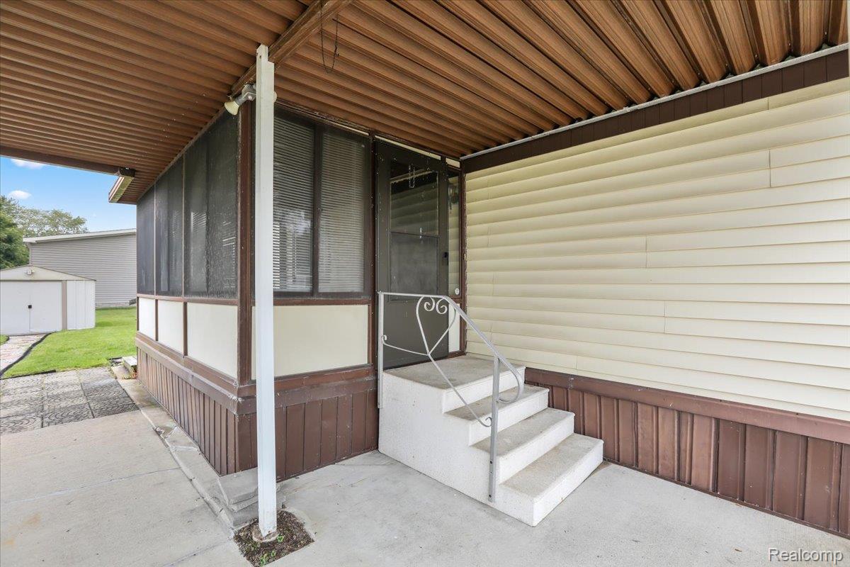 Shelby Charter Township, Michigan 48315, United States, 2 Bedrooms Bedrooms, ,1 BathroomBathrooms,Residential,Active,146900