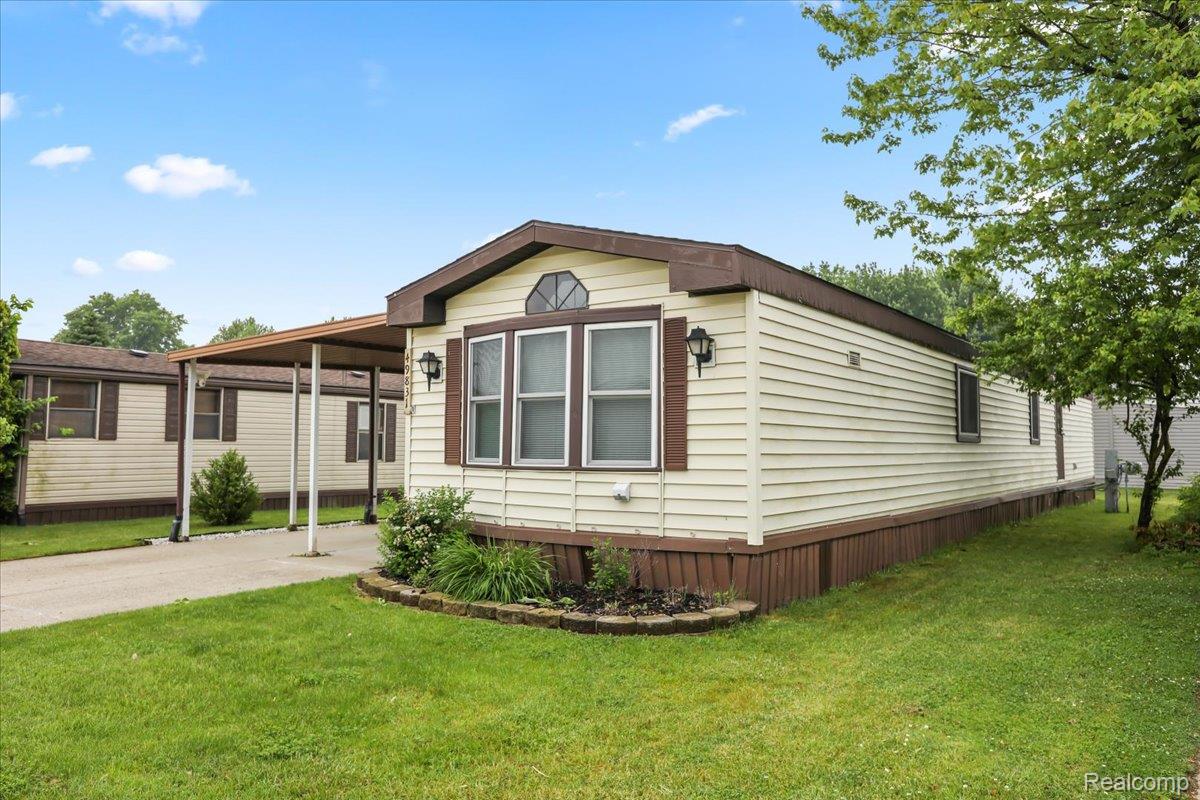 Shelby Charter Township, Michigan 48315, United States, 2 Bedrooms Bedrooms, ,1 BathroomBathrooms,Residential,Active,146900