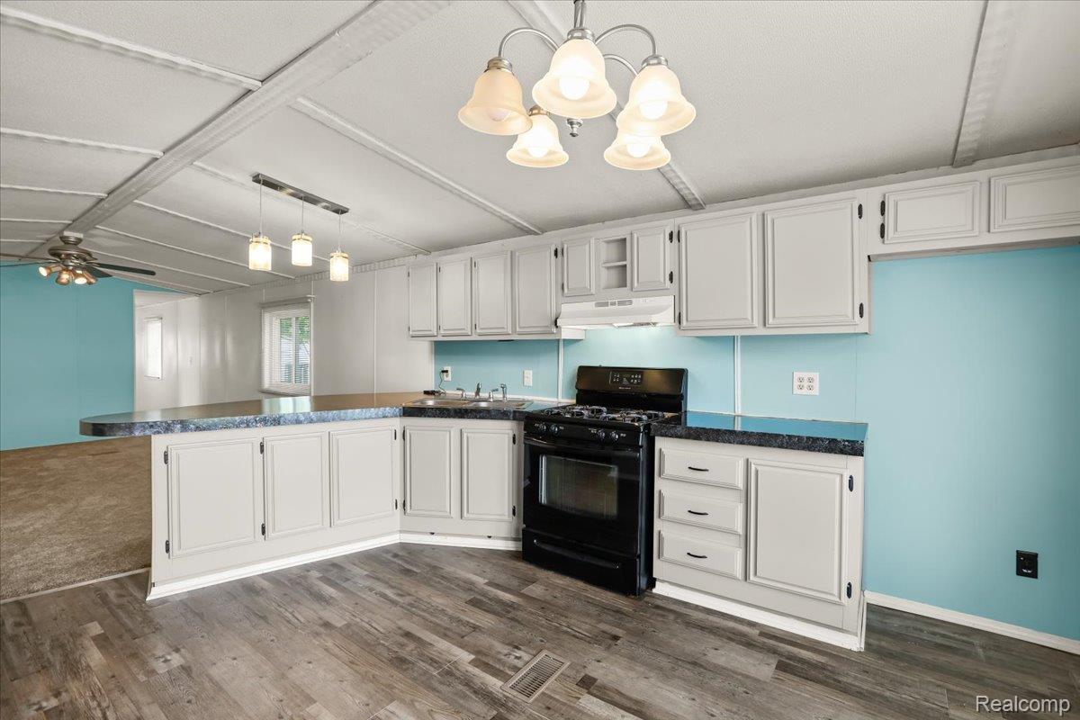 Shelby Charter Township, Michigan 48315, United States, 2 Bedrooms Bedrooms, ,1 BathroomBathrooms,Residential,Active,146900