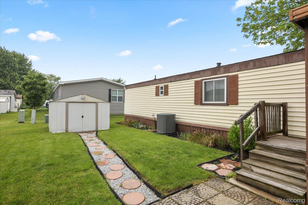 Shelby Charter Township, Michigan 48315, United States, 2 Bedrooms Bedrooms, ,1 BathroomBathrooms,Residential,Active,146900