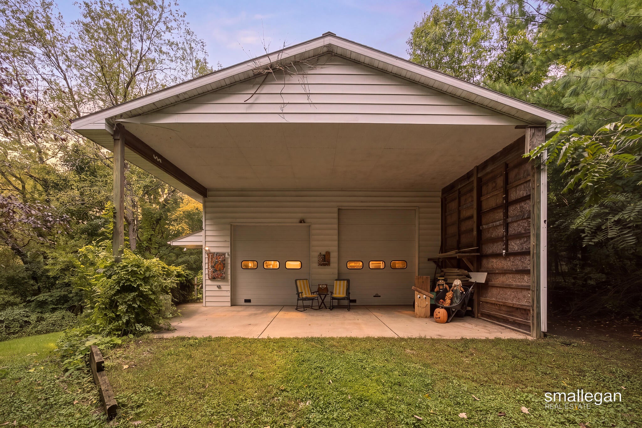610 W Ellis Avenue