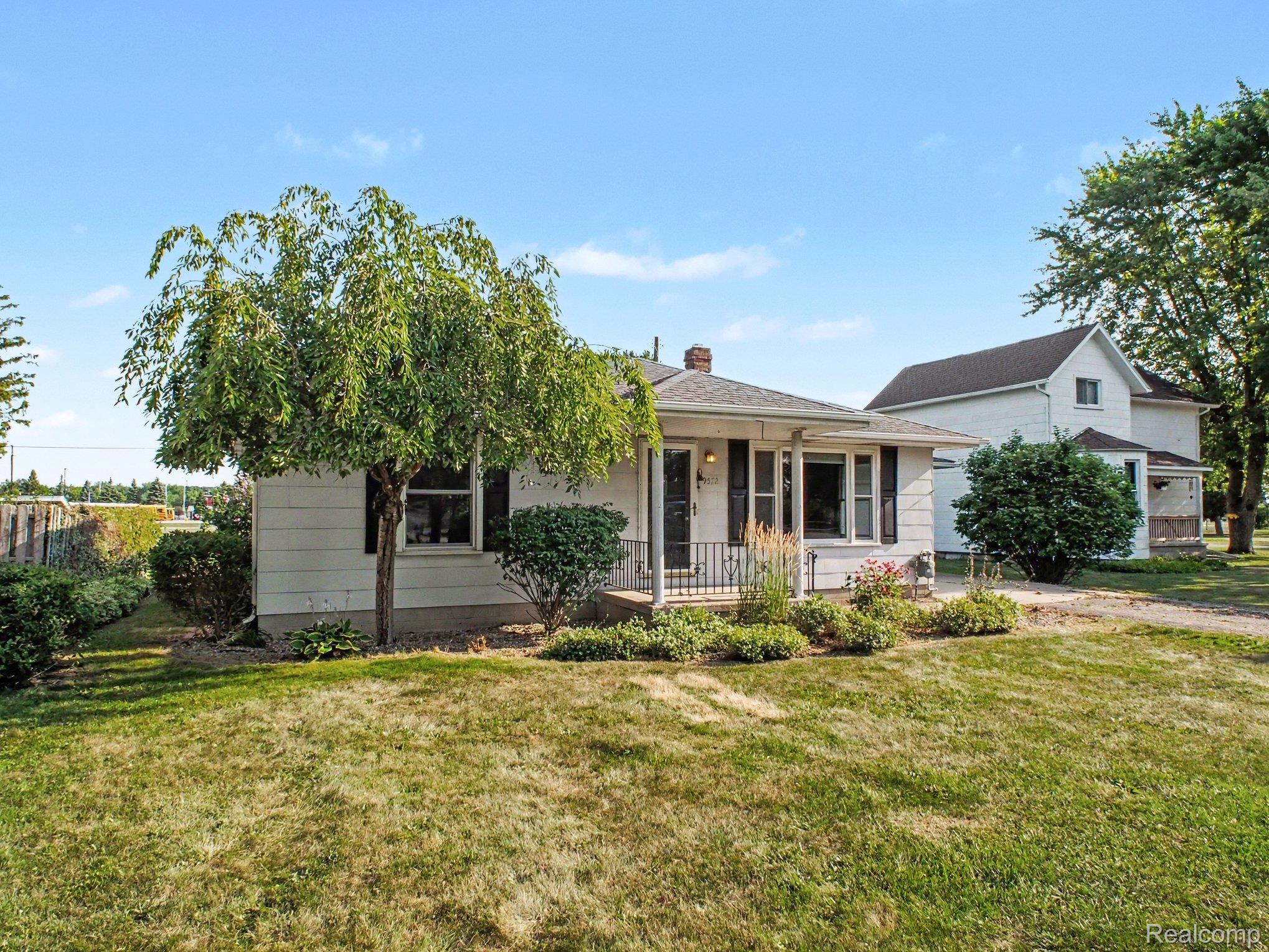 9572 Saginaw Street