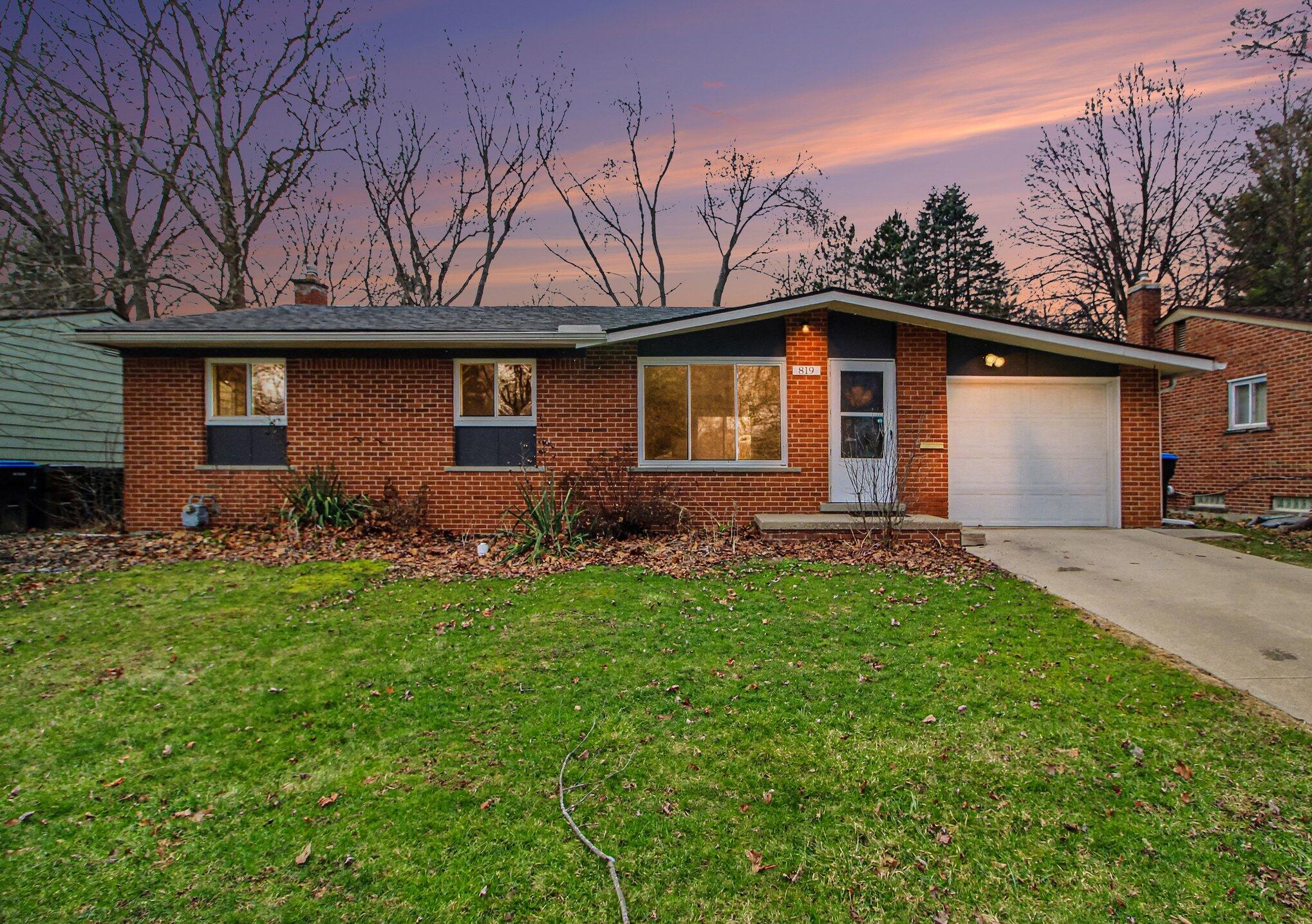 819 N Mansfield Street