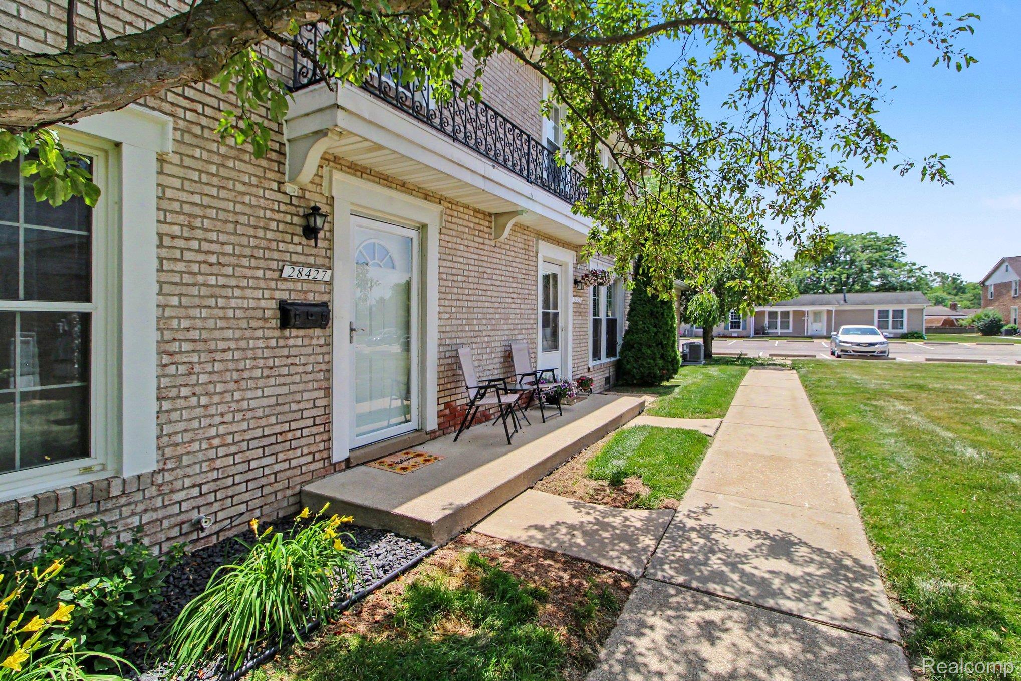 28427 Longmeadow Lane