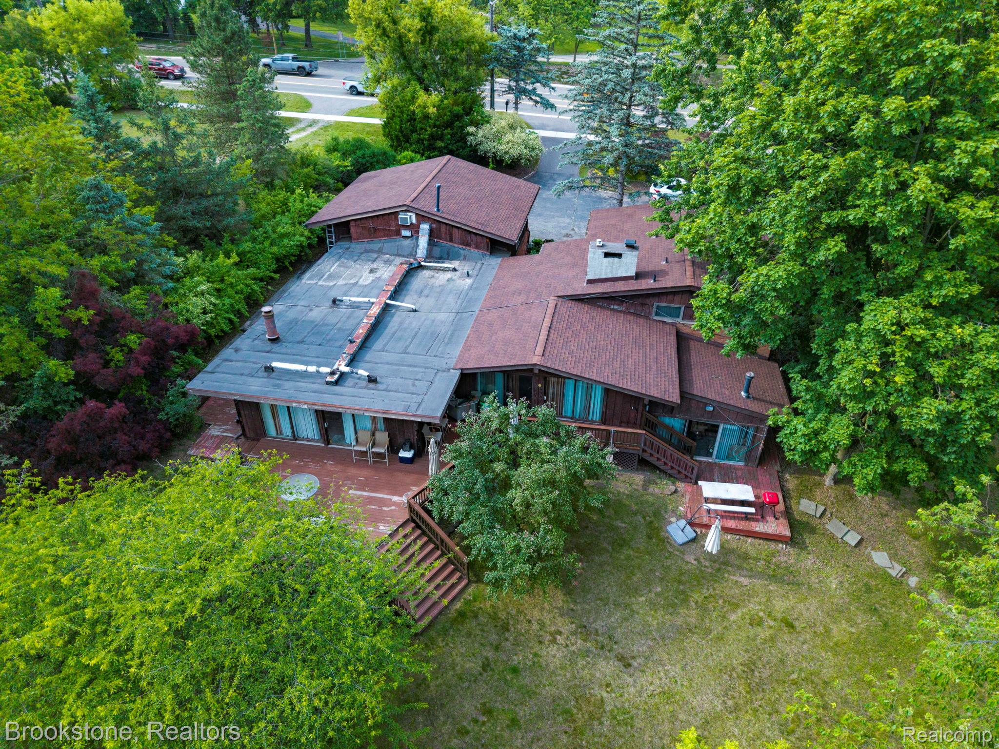4665 W Maple Road