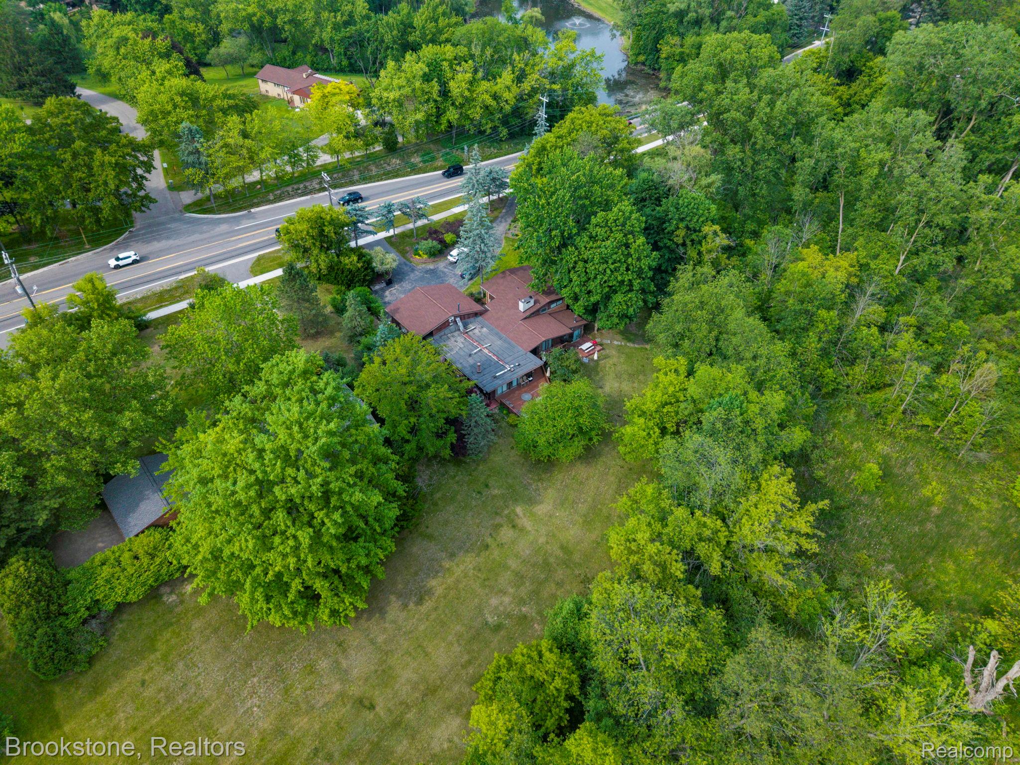 4665 W Maple Road