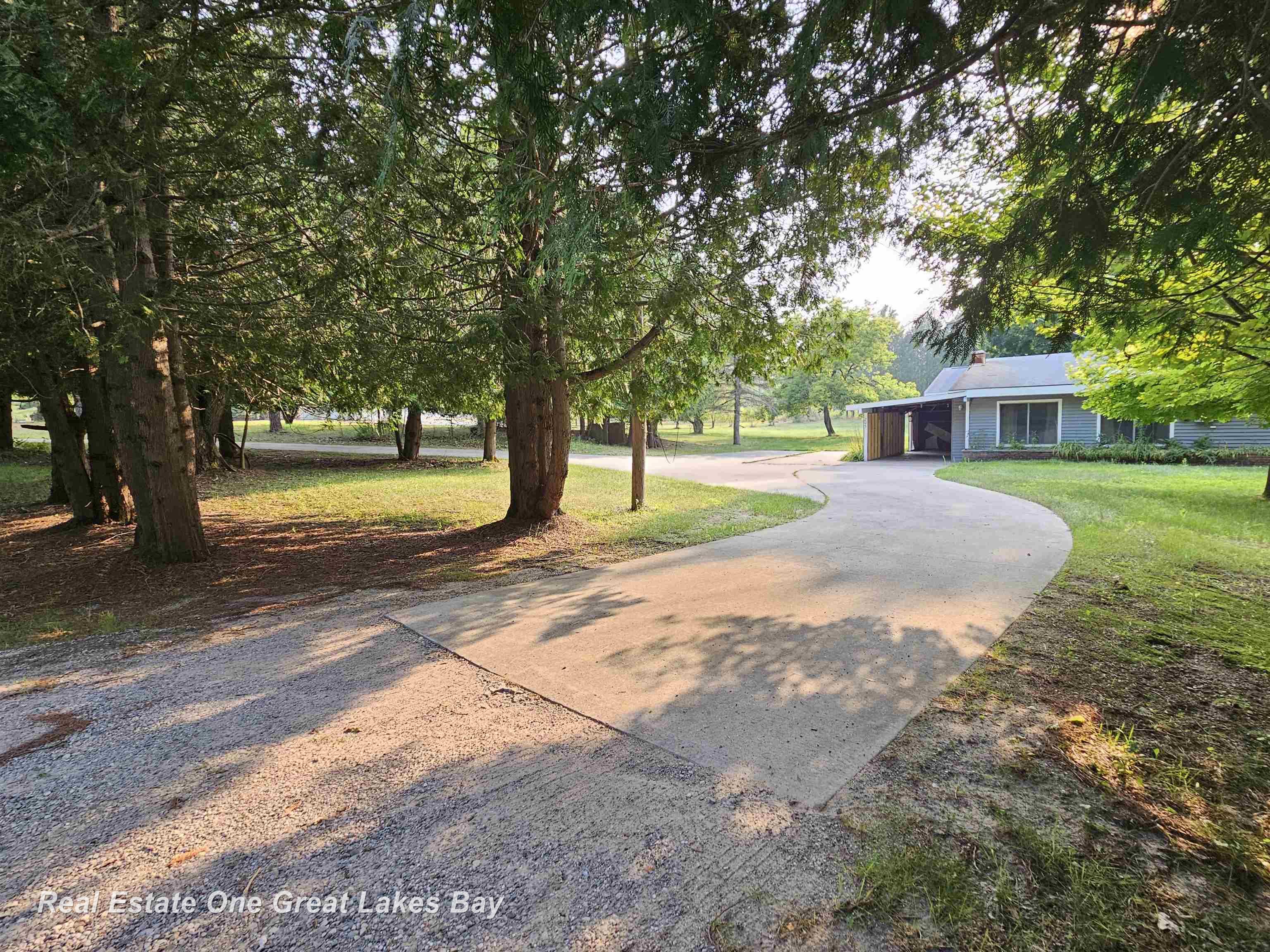 205 N Everett Road