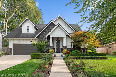 Photo of 928 Montrose Avenue, Royal Oak City, MI 48073 (MLS # 20251035519)