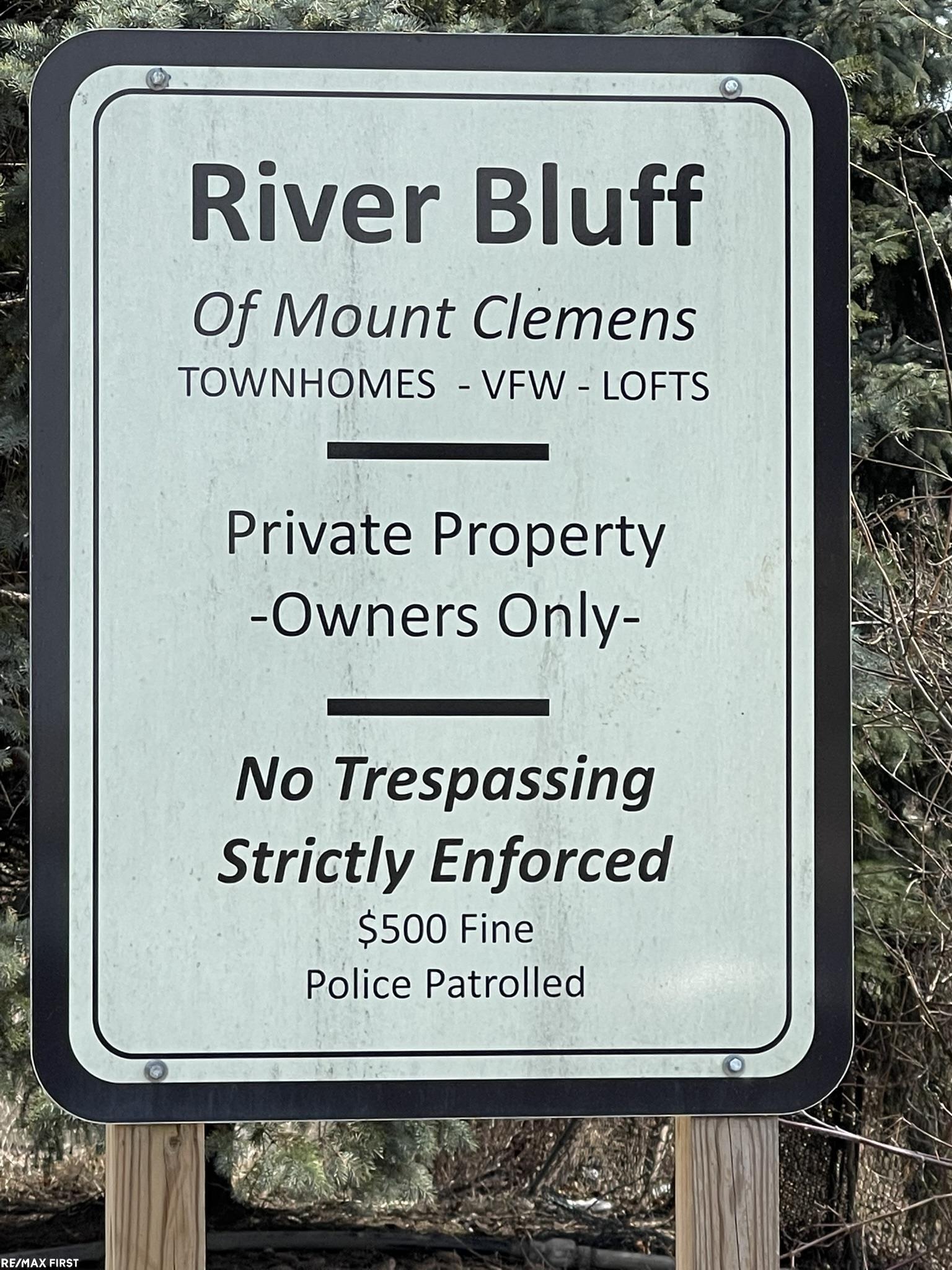 5 River Bluff Drive