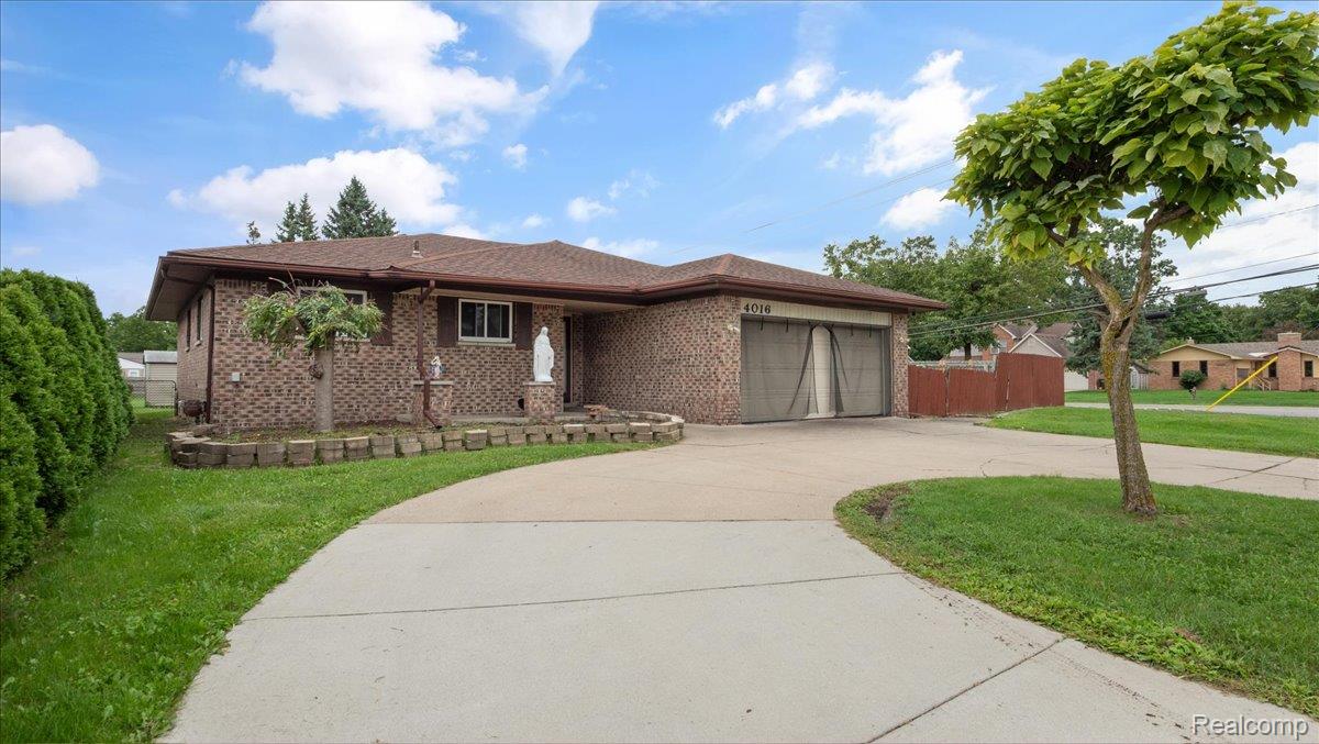 4016 Fox Hill Drive