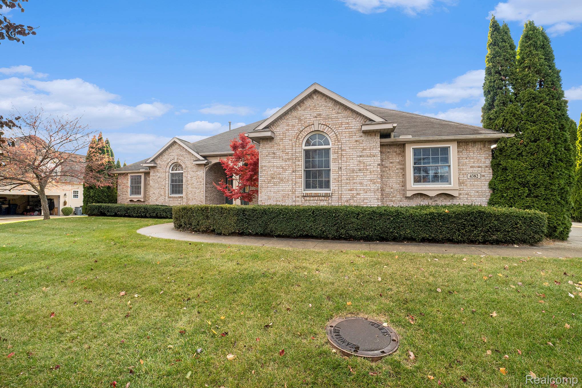 4382 Oak Tree Court