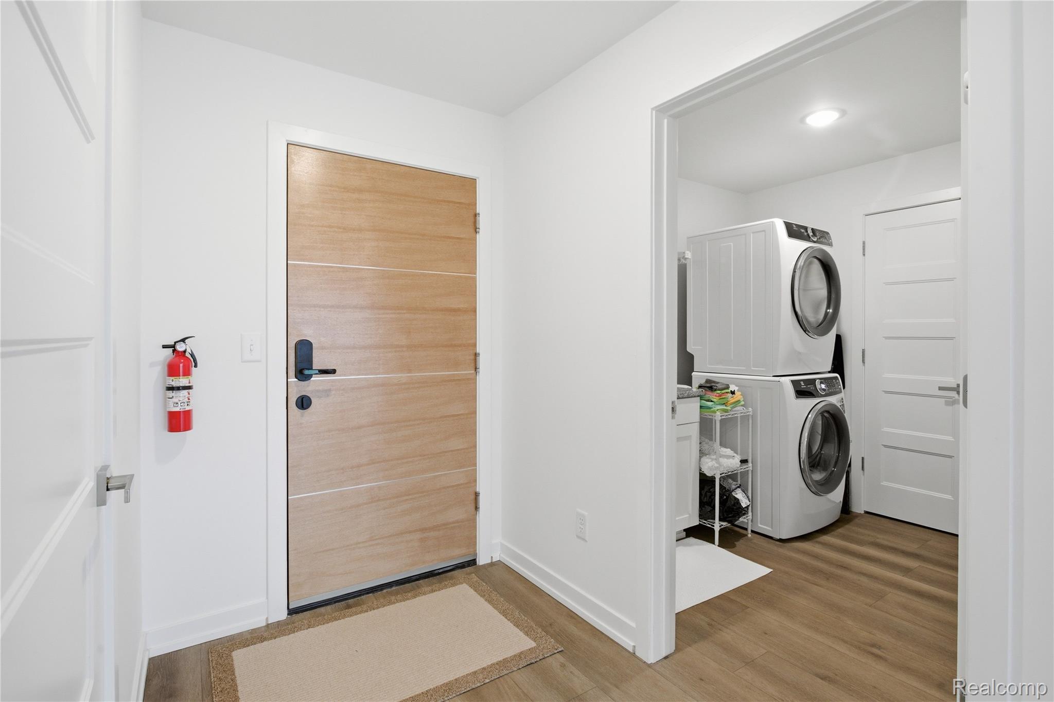 166 Oak Street 401