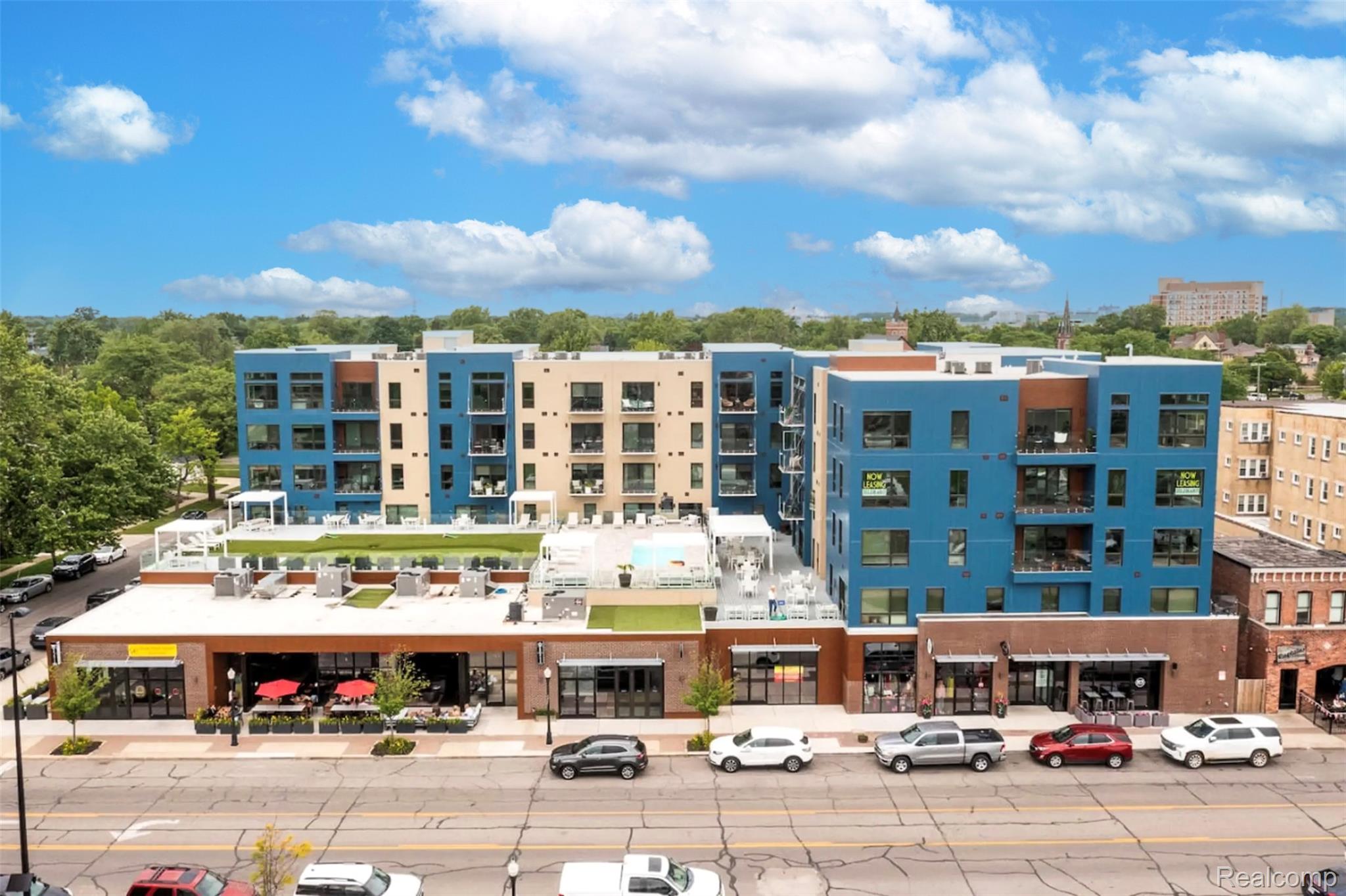 166 Oak Street 401