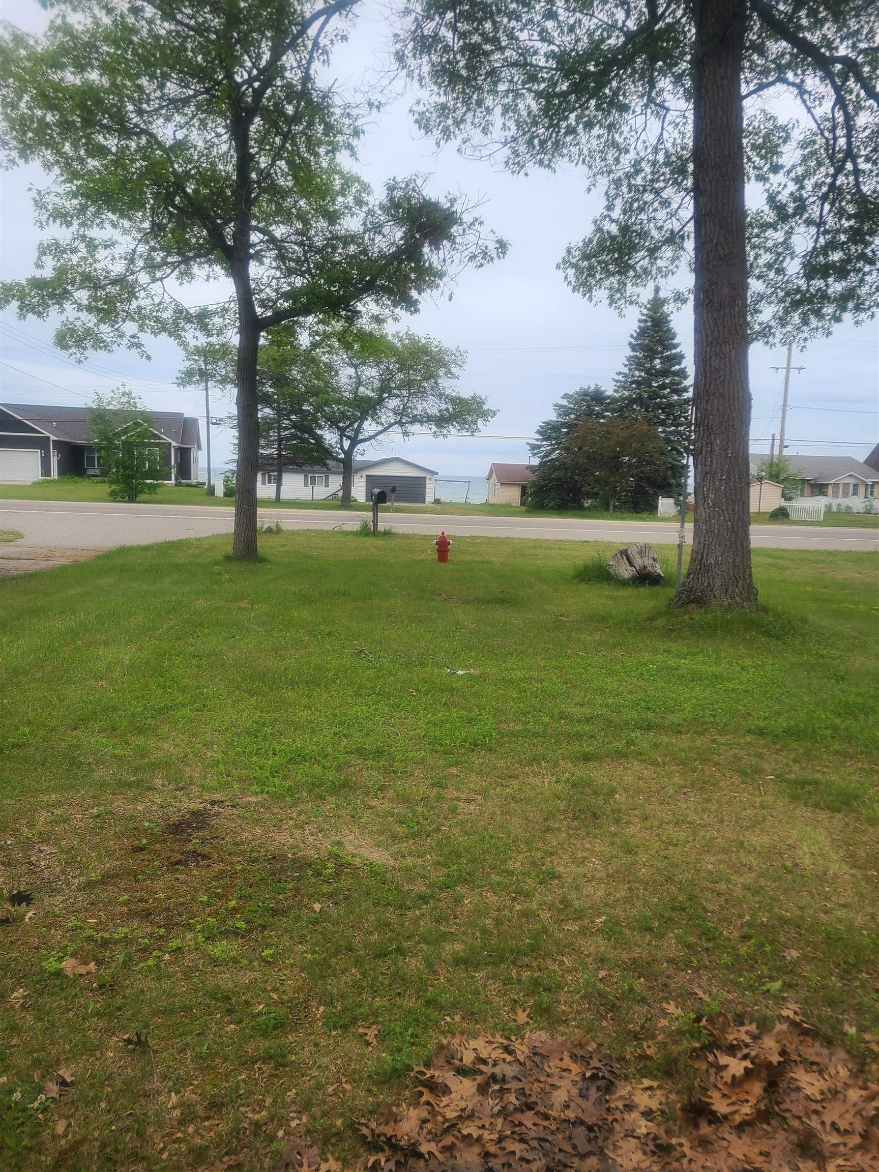 3227 N US-23 N