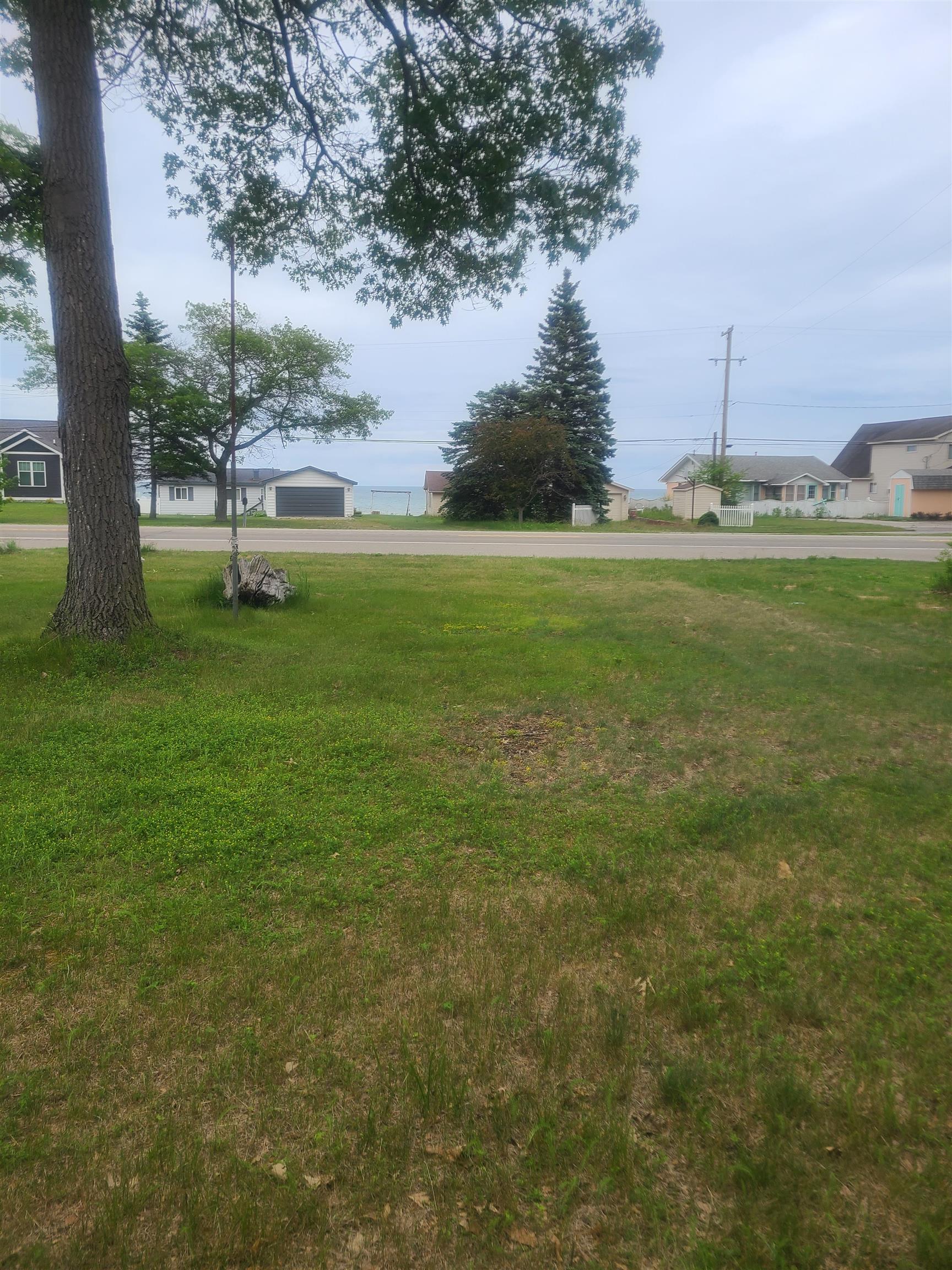 3227 N US-23 N