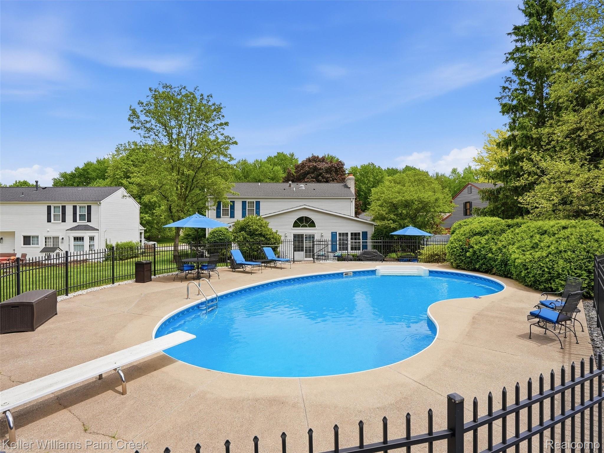 1351 W Fairview Lane