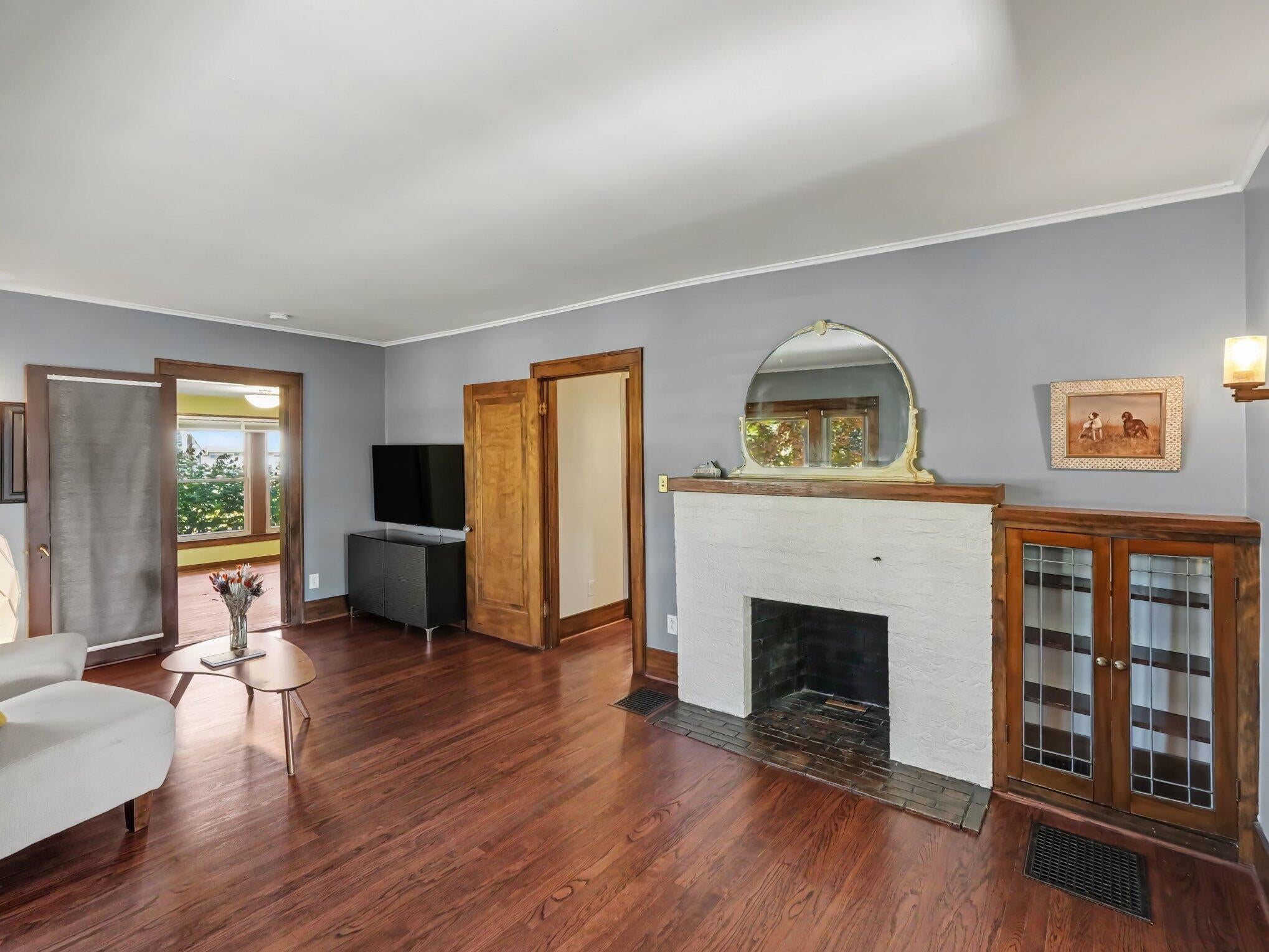 136 N Hagadorn