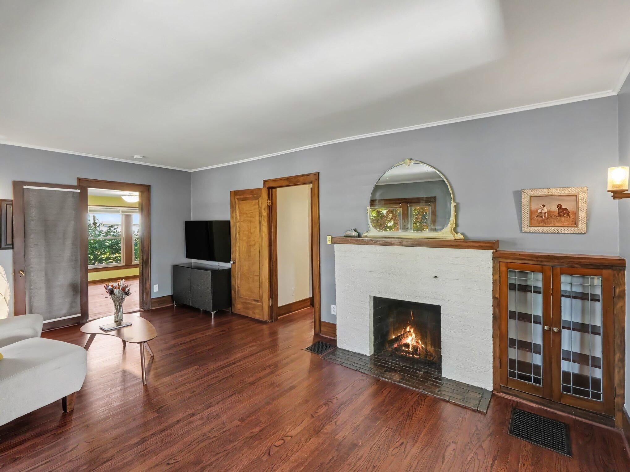 136 N Hagadorn