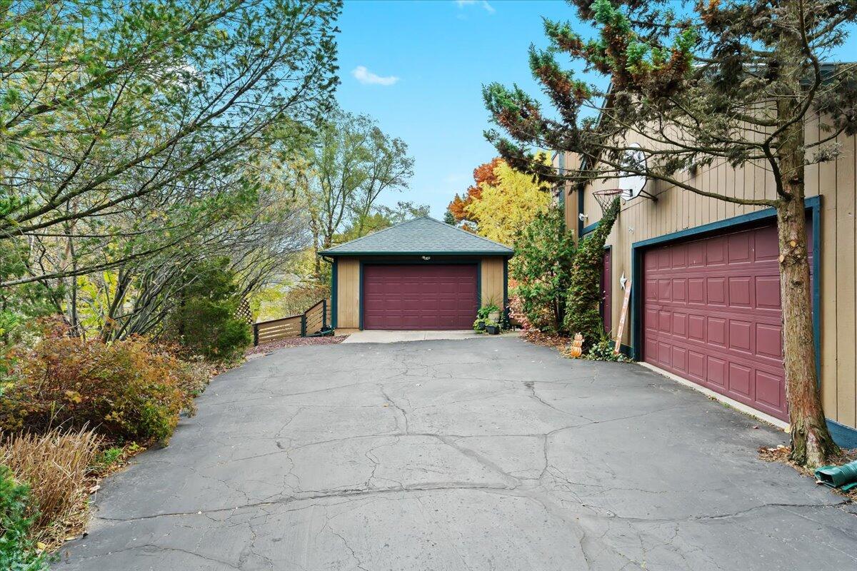 2794 Waling Woods Drive