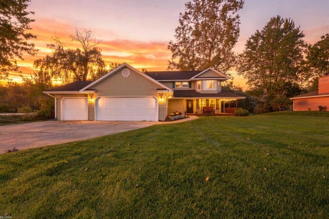Photo of 1332 Thistleridge Drive, Groveland Township, MI 48442 (MLS # 58050224311)