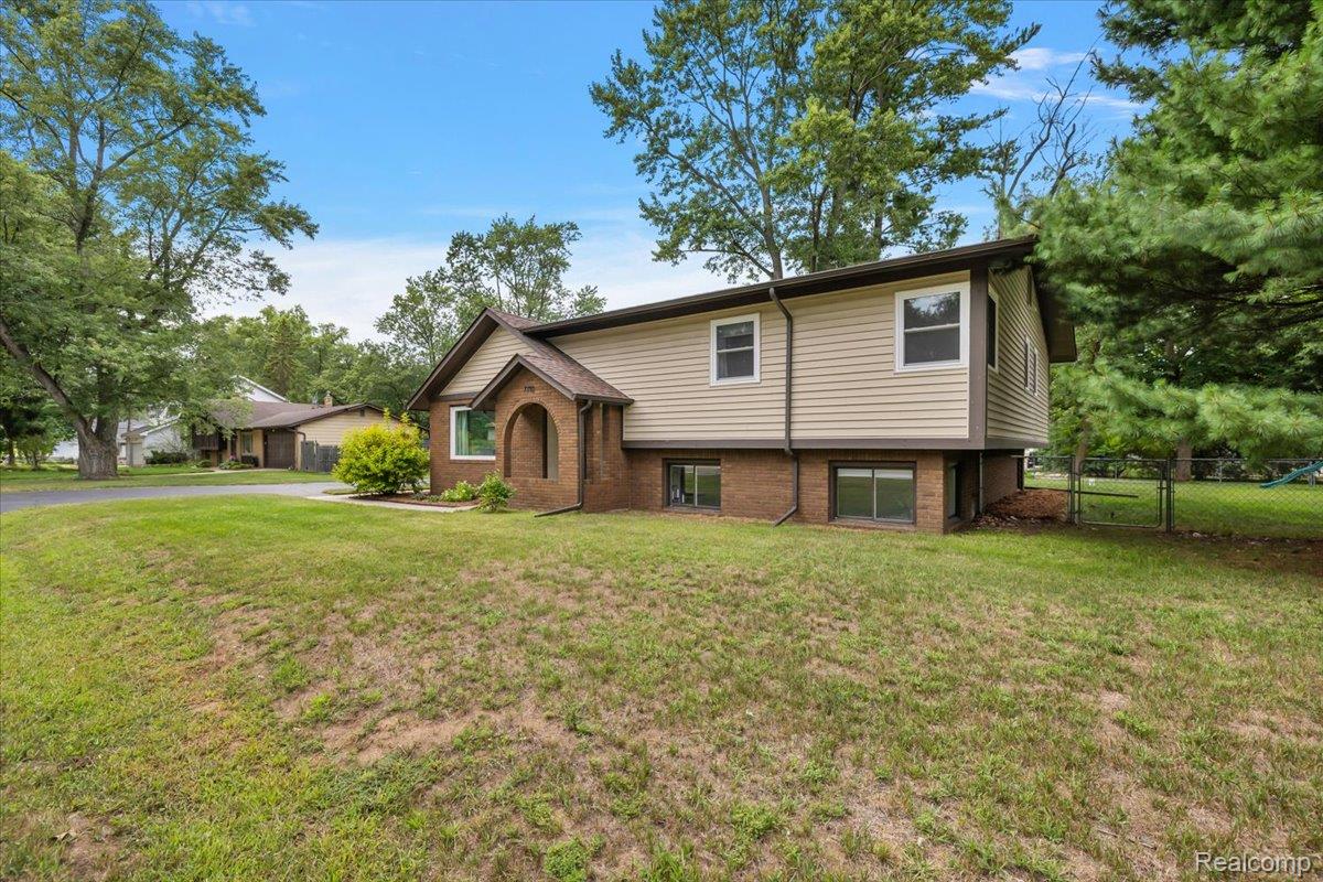 7710 Richardson Road