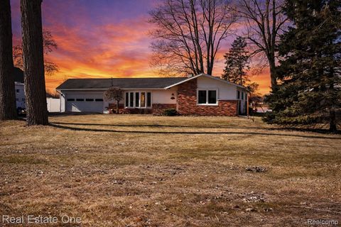 11422 Skyline Drive Fenton Charter Township MI 48430