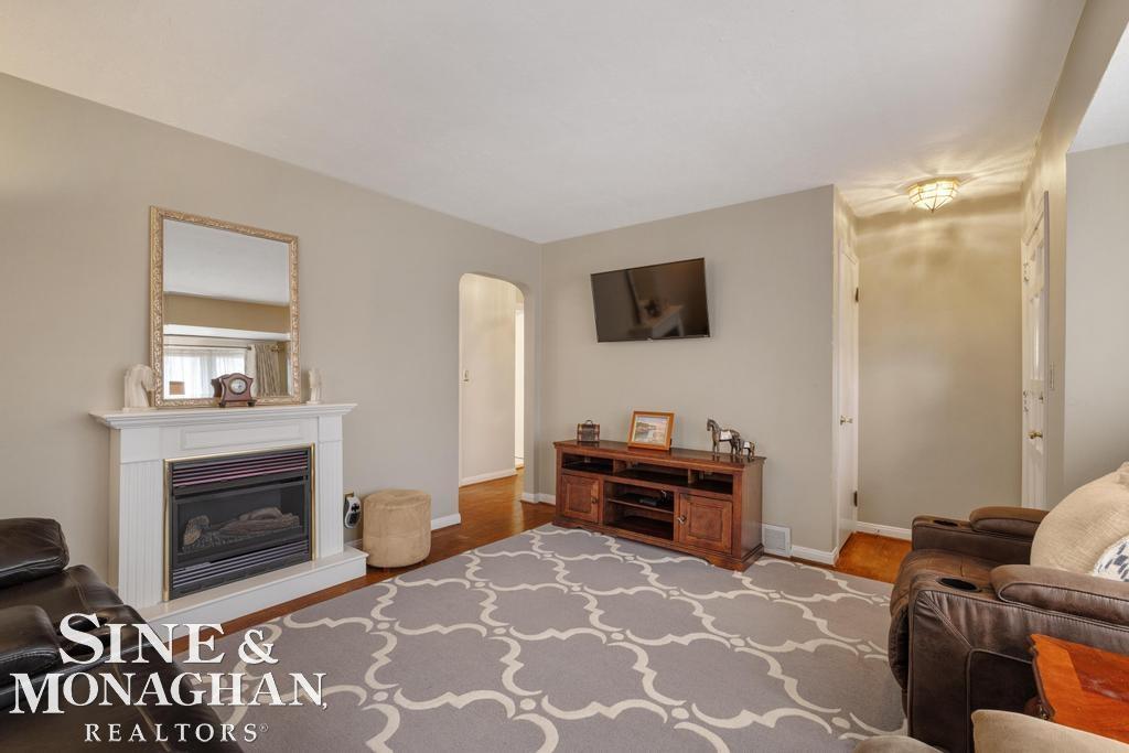 22725 Rosedale Court