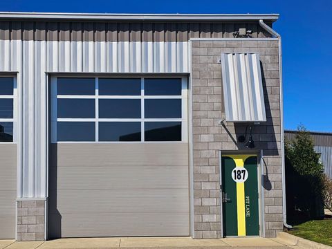 187 PIT Lane Pontiac City Oakland MI 48341