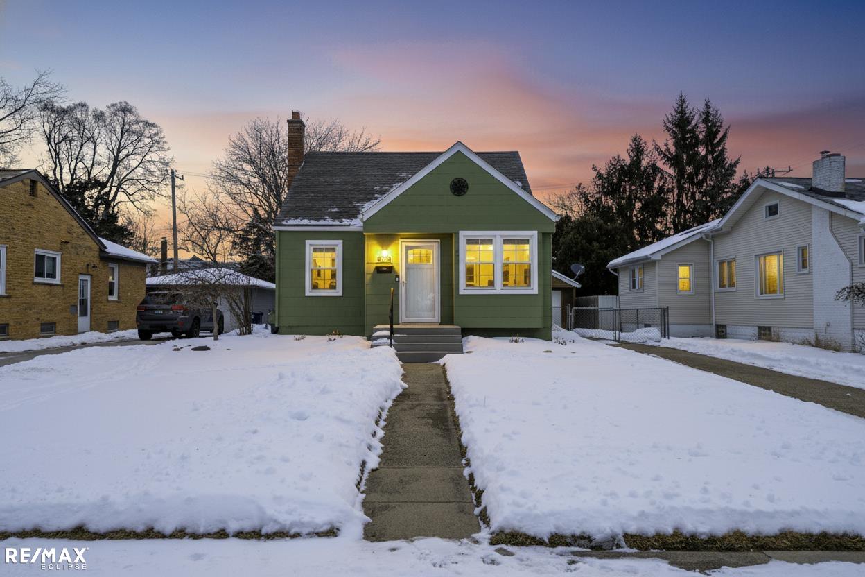 327 E La Salle Ave Avenue