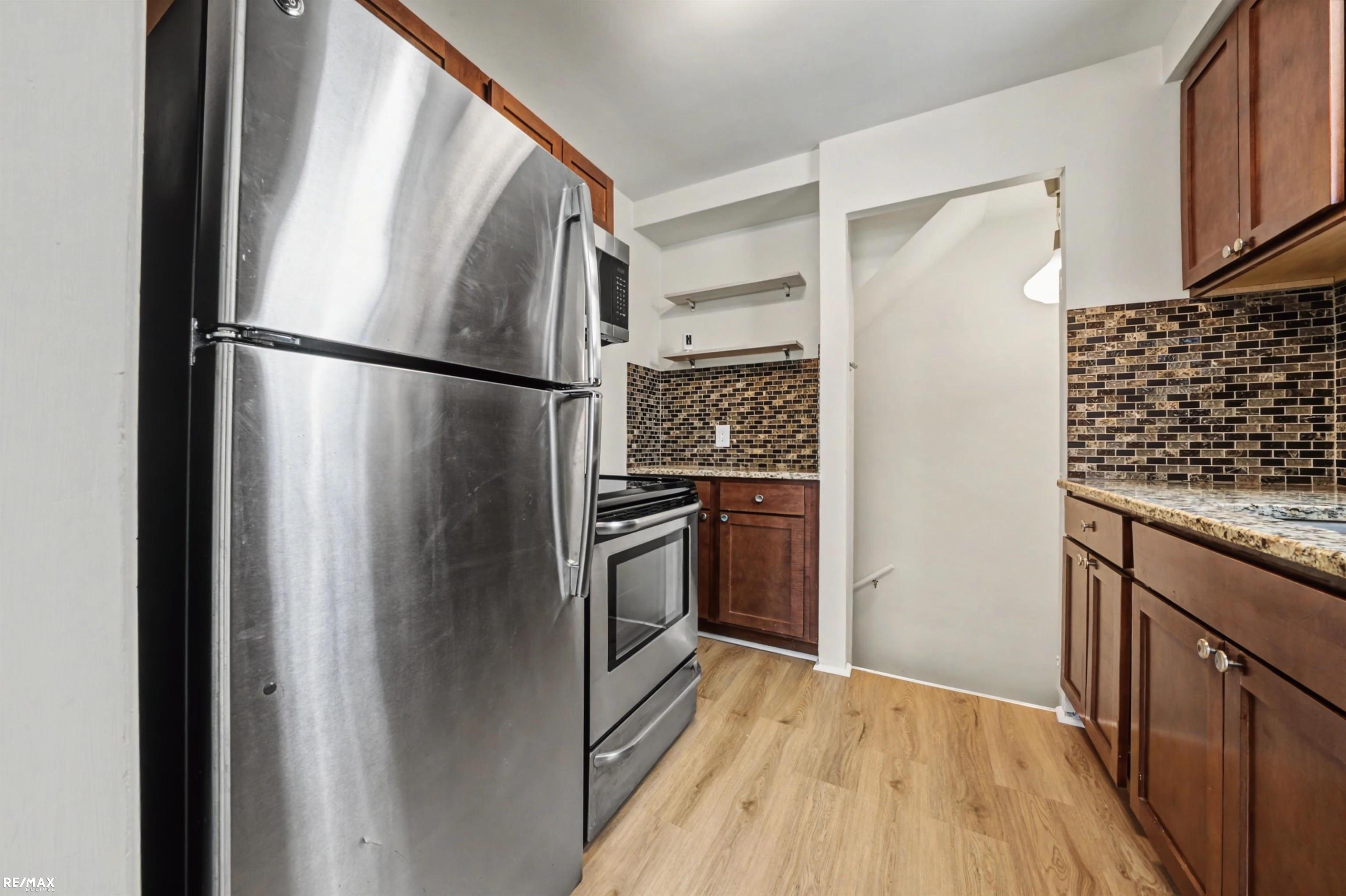 327 E La Salle Ave Avenue