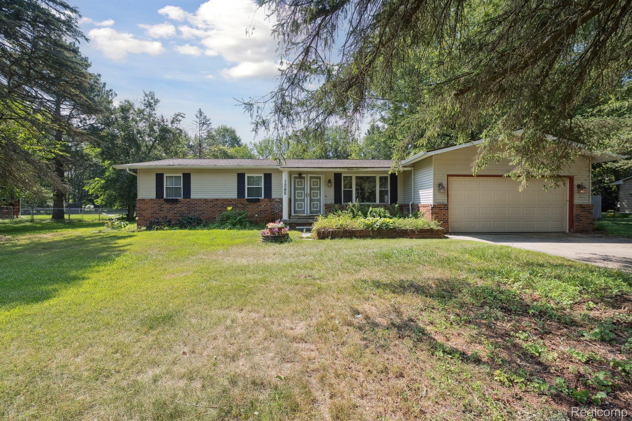 1285 N Alstott Drive