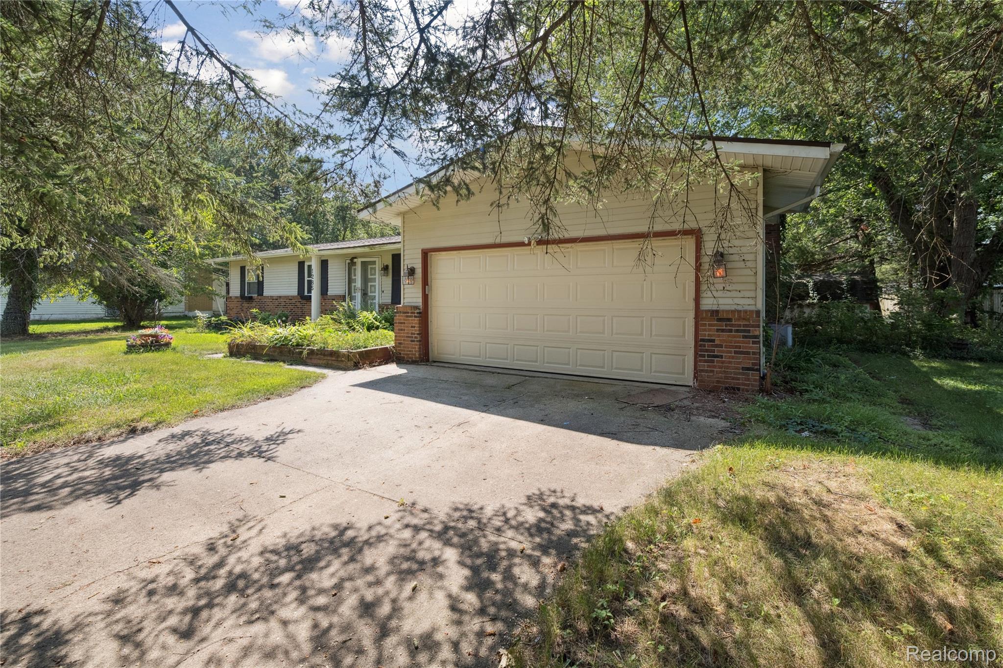 1285 N Alstott Drive