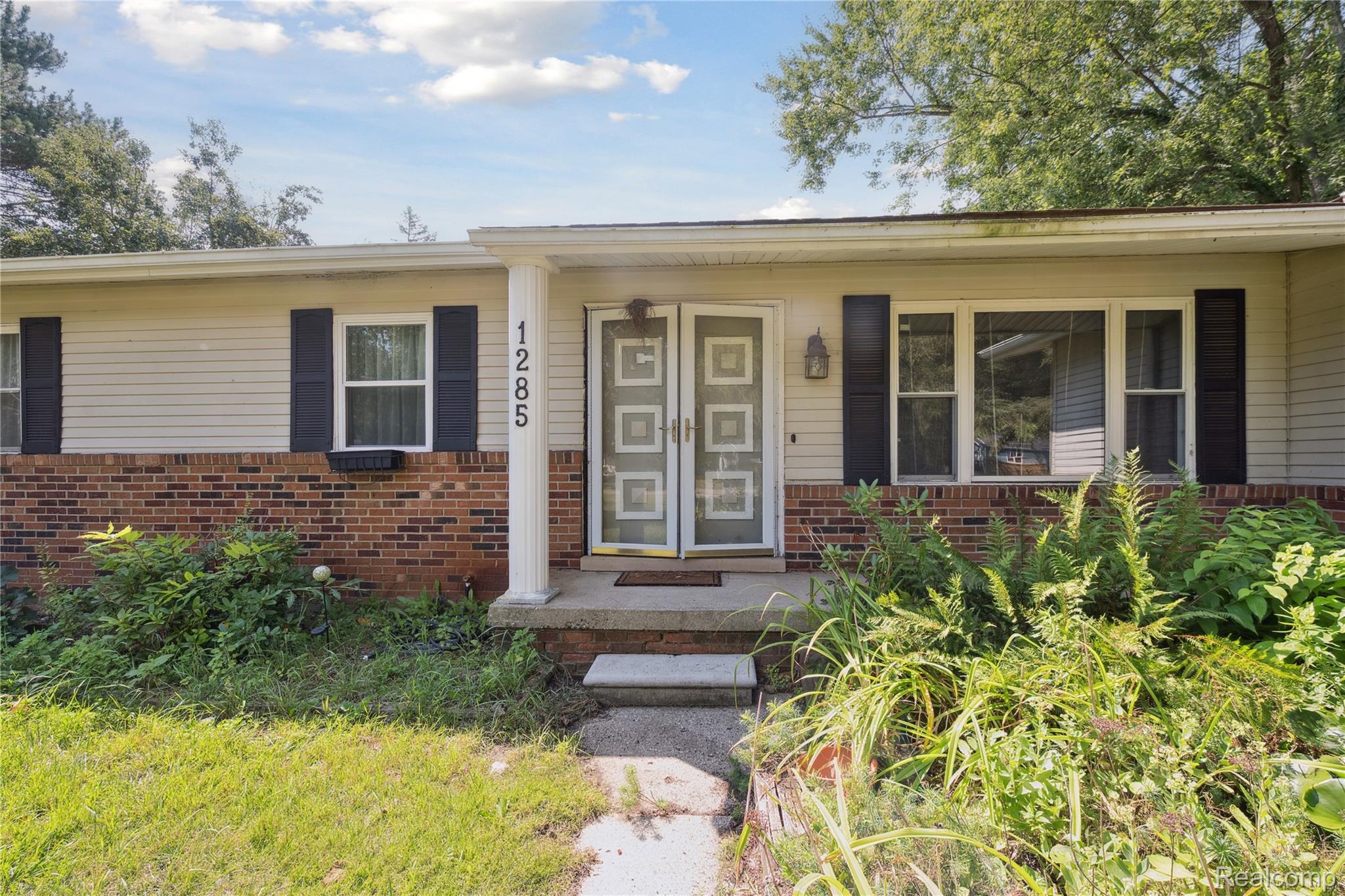 1285 N Alstott Drive