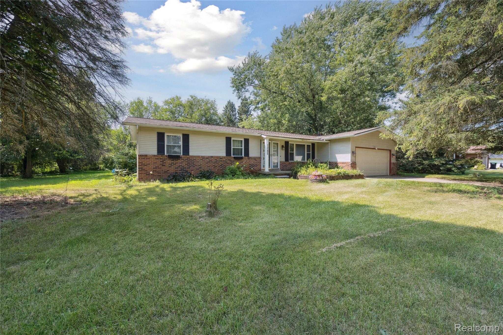 1285 N Alstott Drive