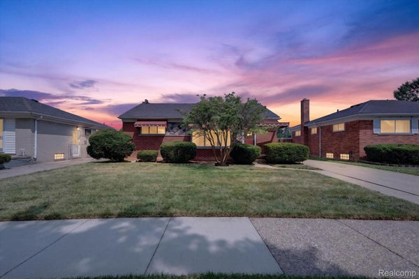24894 RAVEN AVE, EASTPOINTE, MI 48021 - Image 92fcf274028ce3ce3cf9bf7cc69c4c0f/1137645169