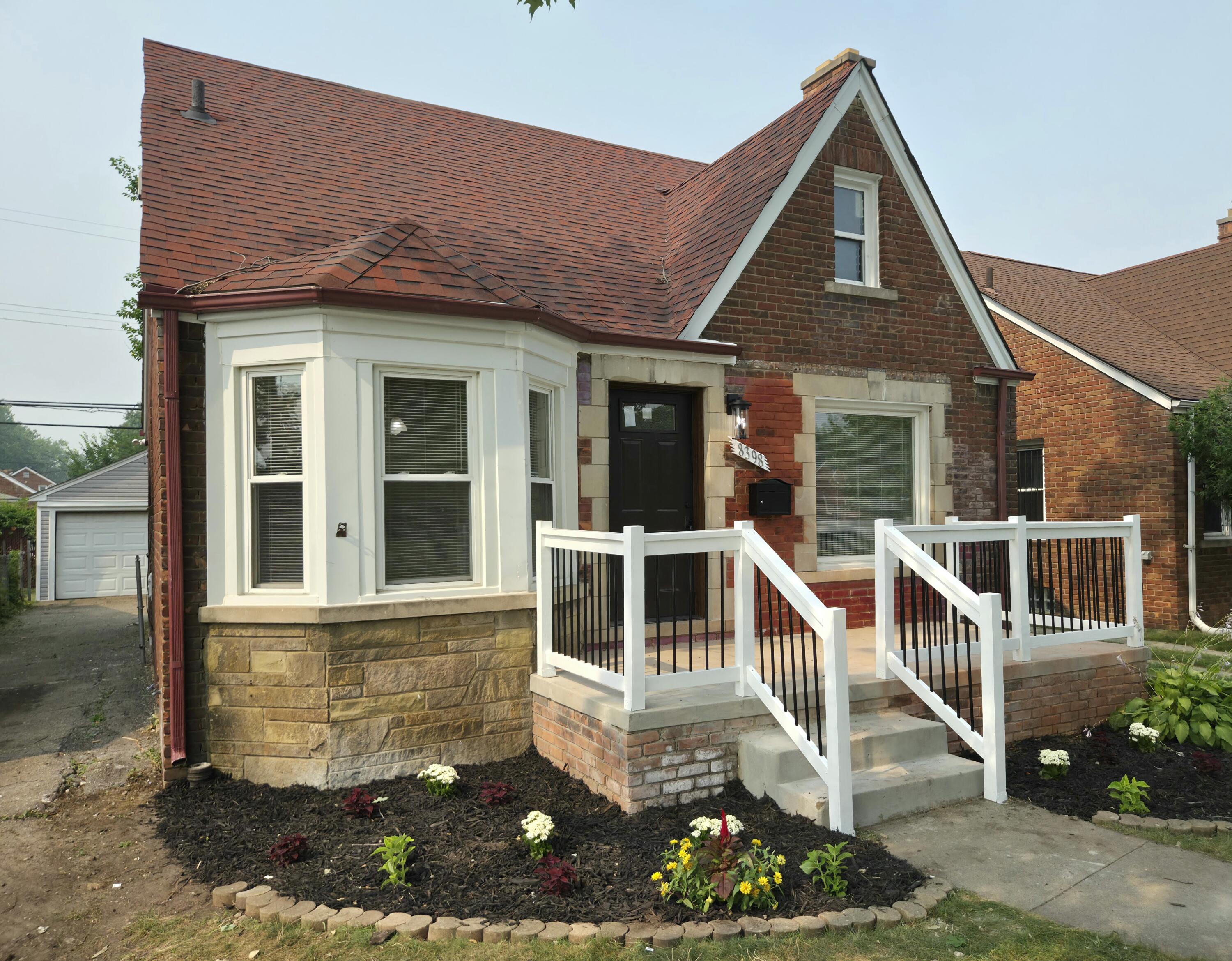 8398 W Outer Drive W