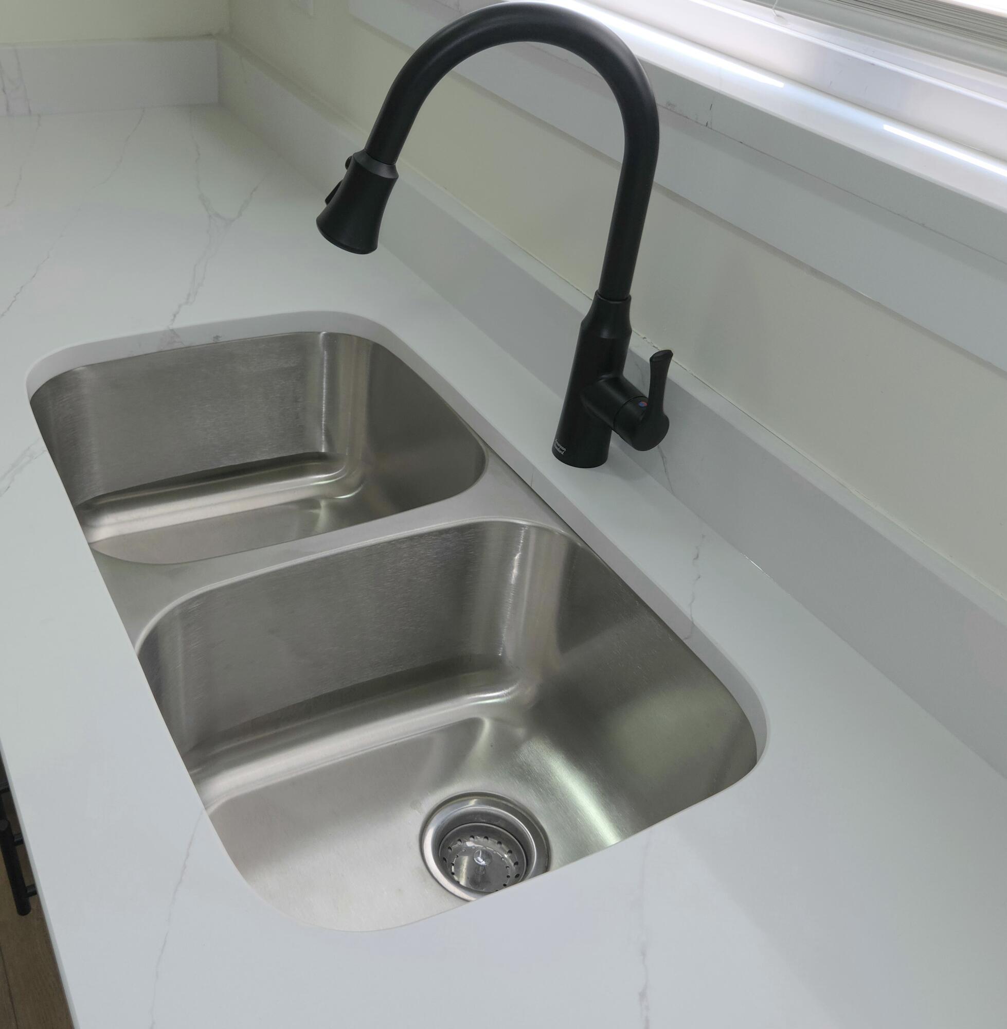 8398 W Outer Drive W