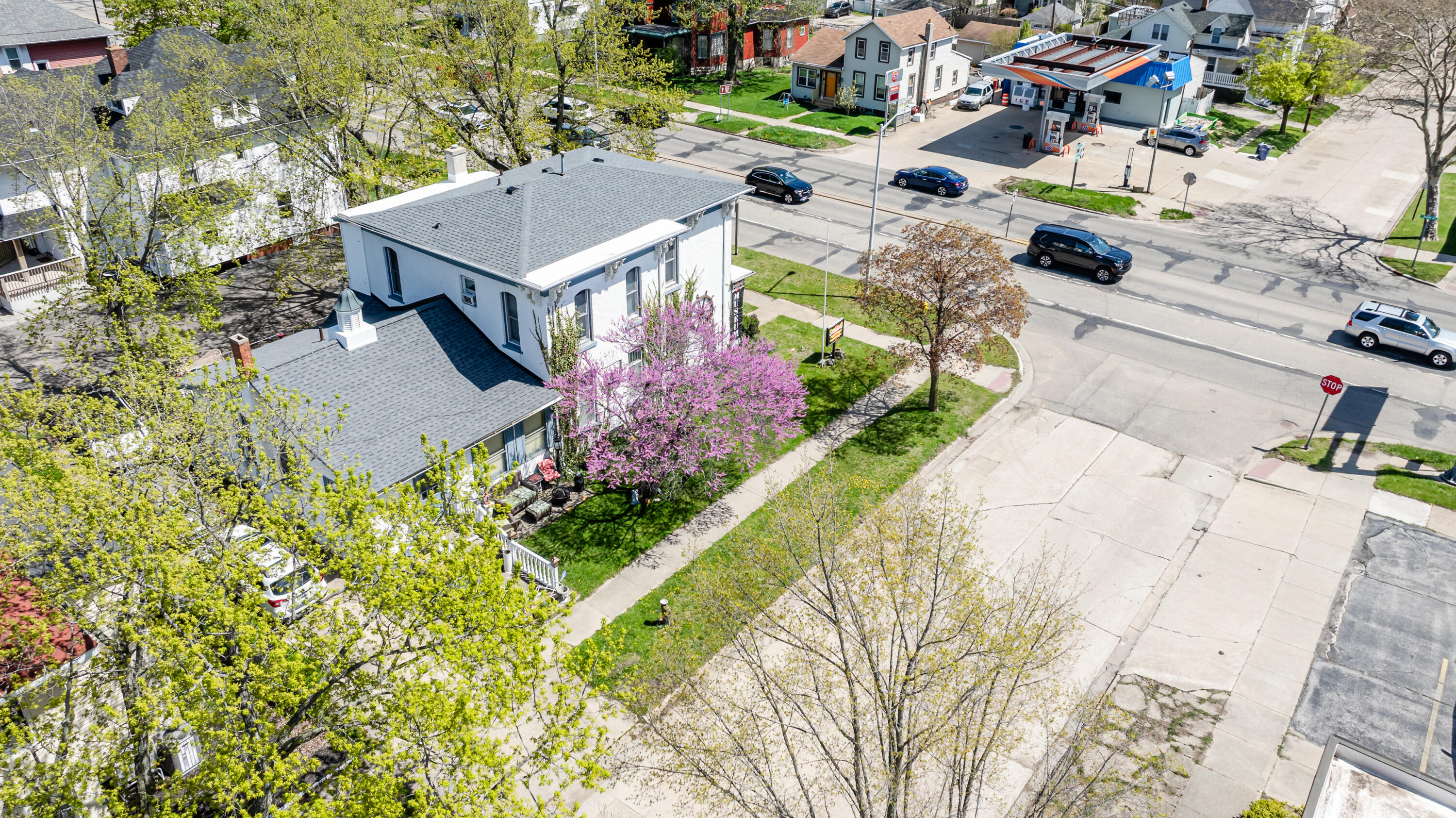 922 Main Street