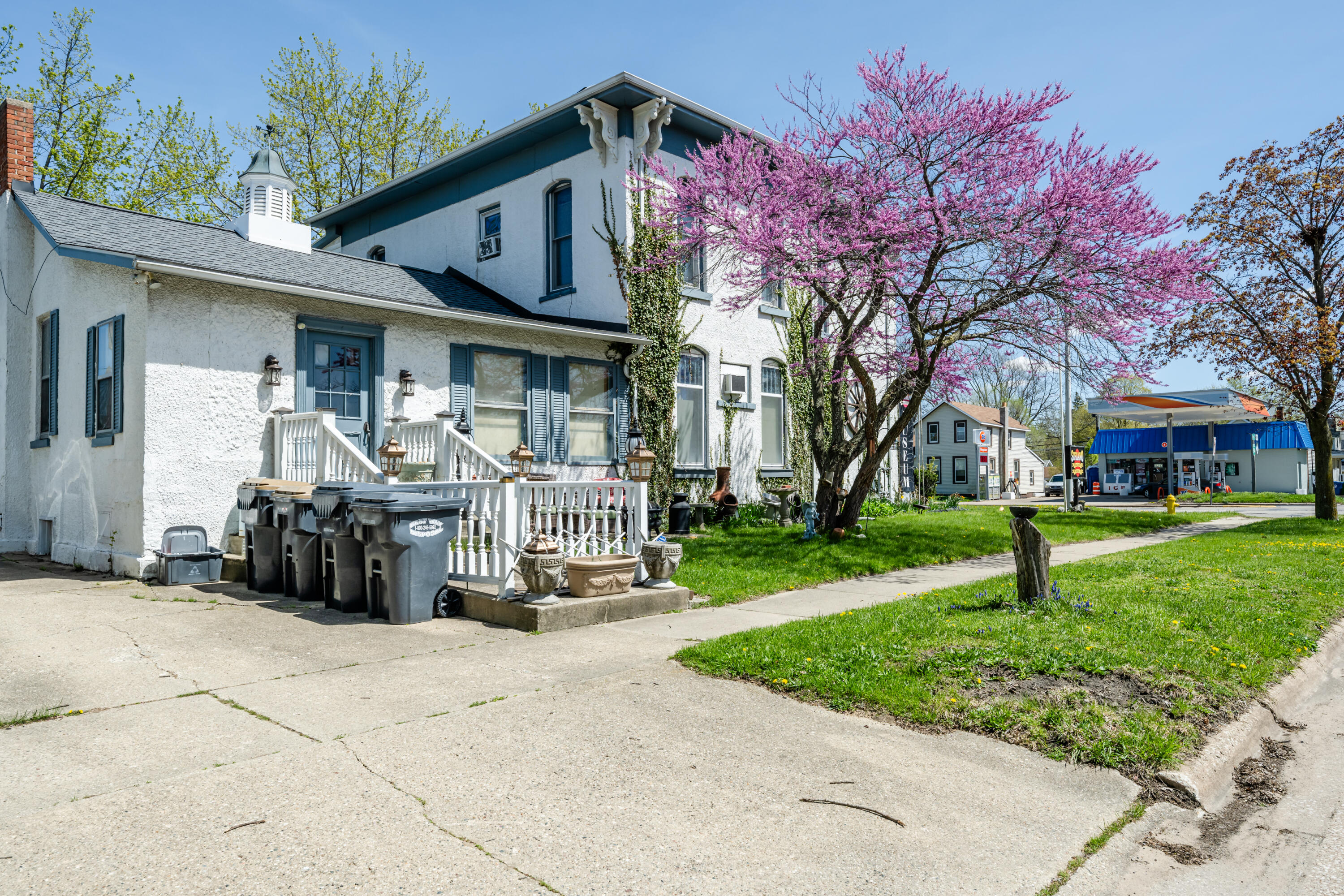 922 Main Street