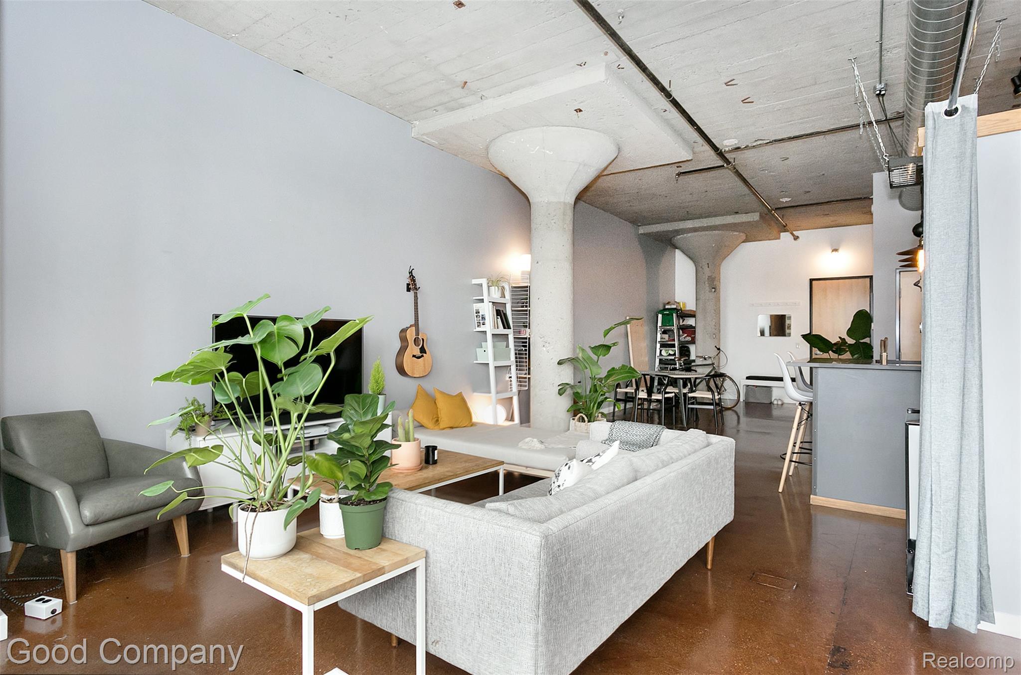 55 W Canfield 210