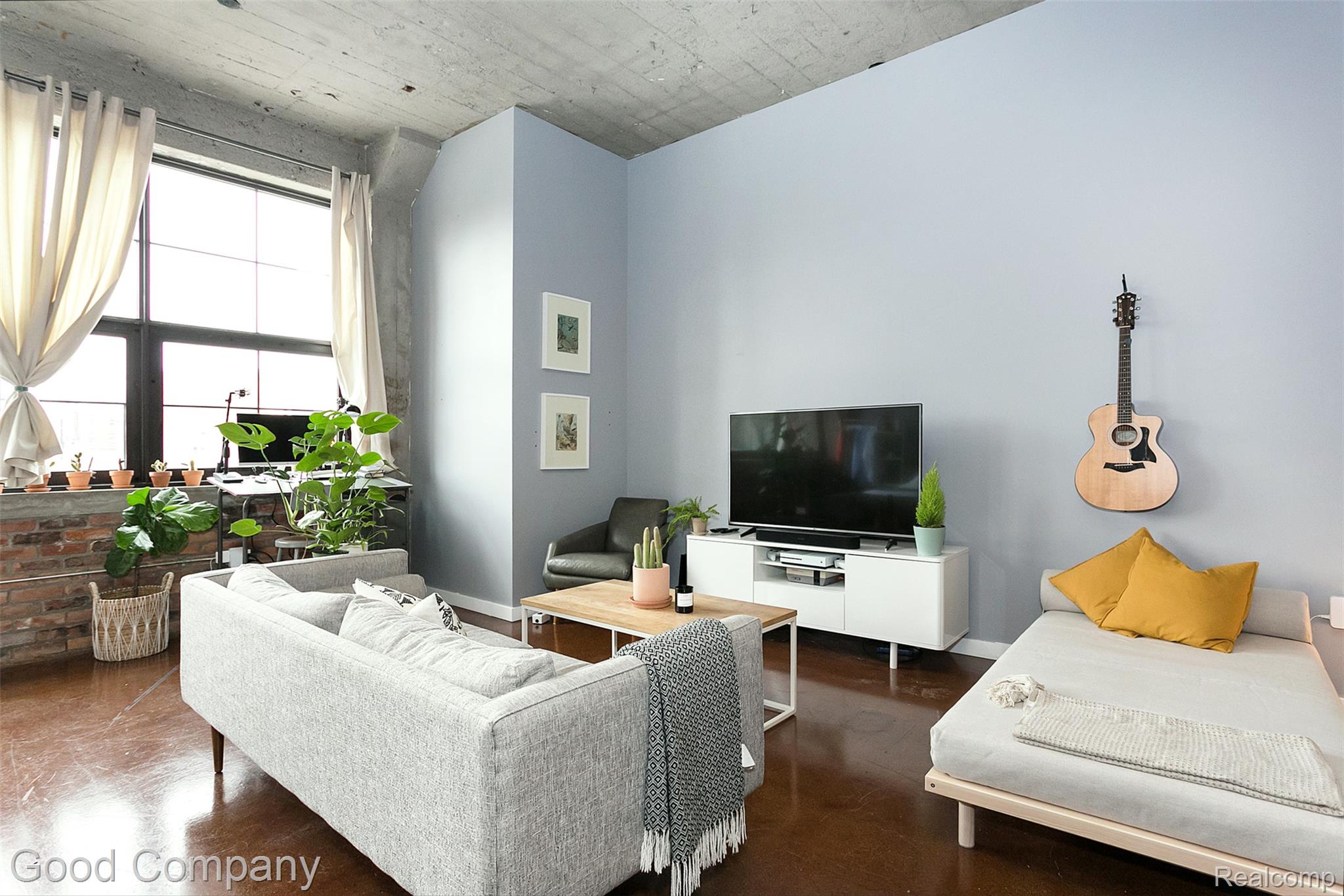 55 W Canfield 210