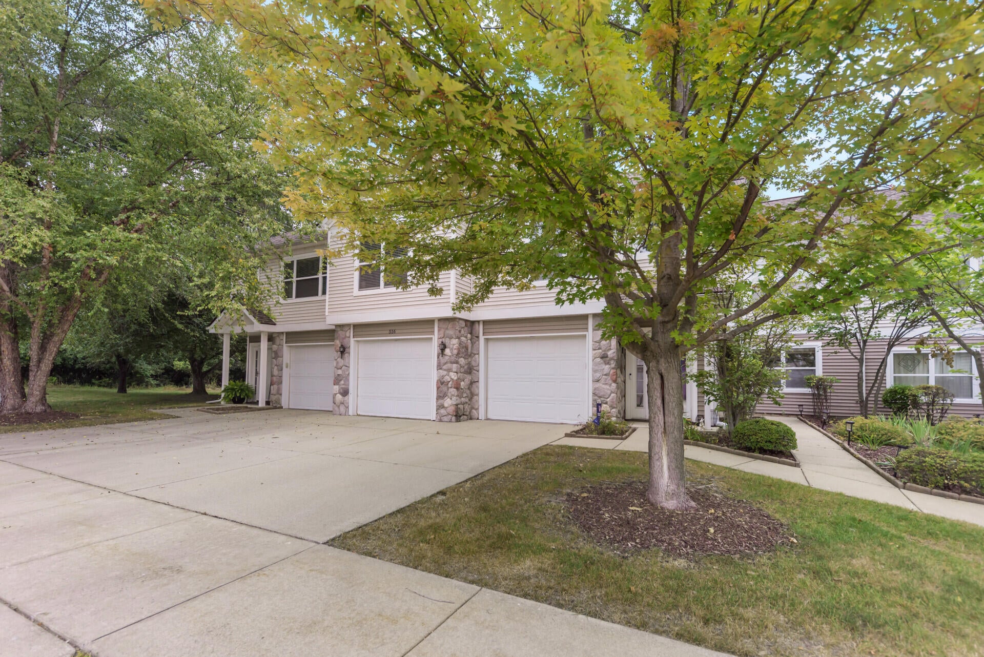 516 Boulderstone Lane