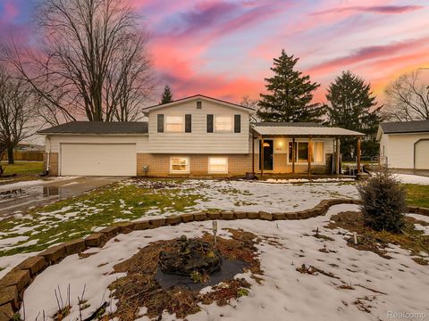 1420 Roxford Avenue Waterford Charter Township MI 48328