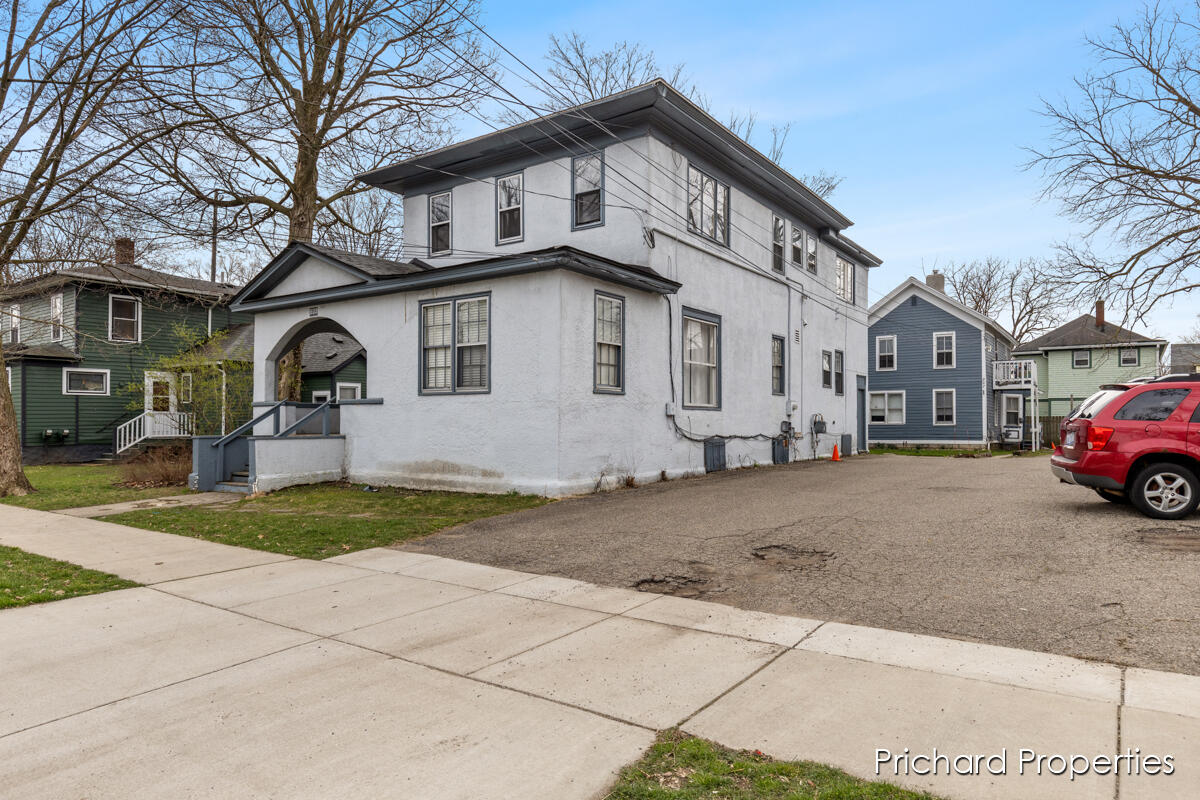 809 W Cedar Street