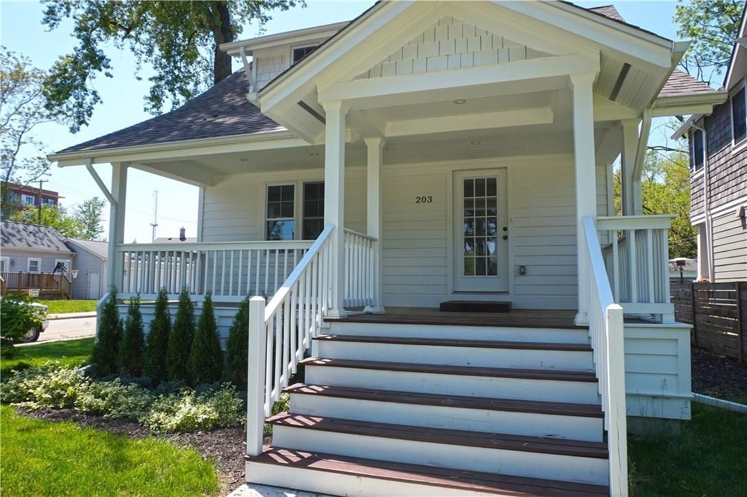 203 CURRY Avenue